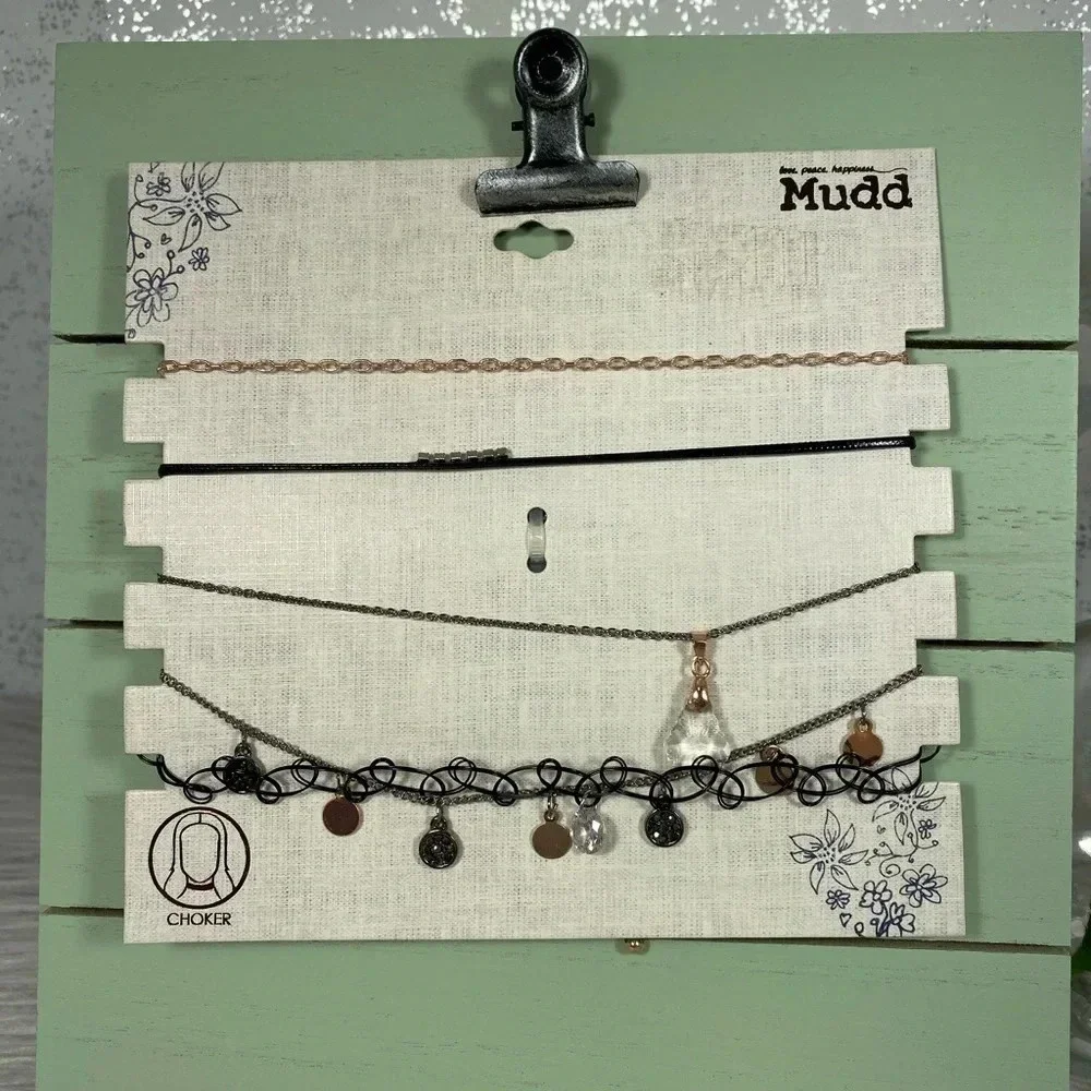 🆕 Mudd Gold, Silver & Black Five Choker Set